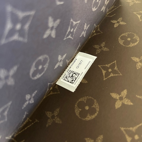 Louis Vuitton Jane New York Notebook with Vivienne as Lady Liberty. - Picture 5 of 7